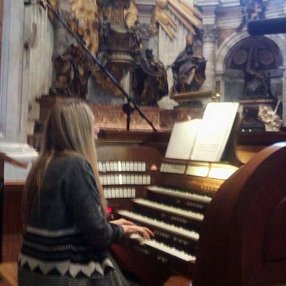 Cristina Ayala de Zudaire 