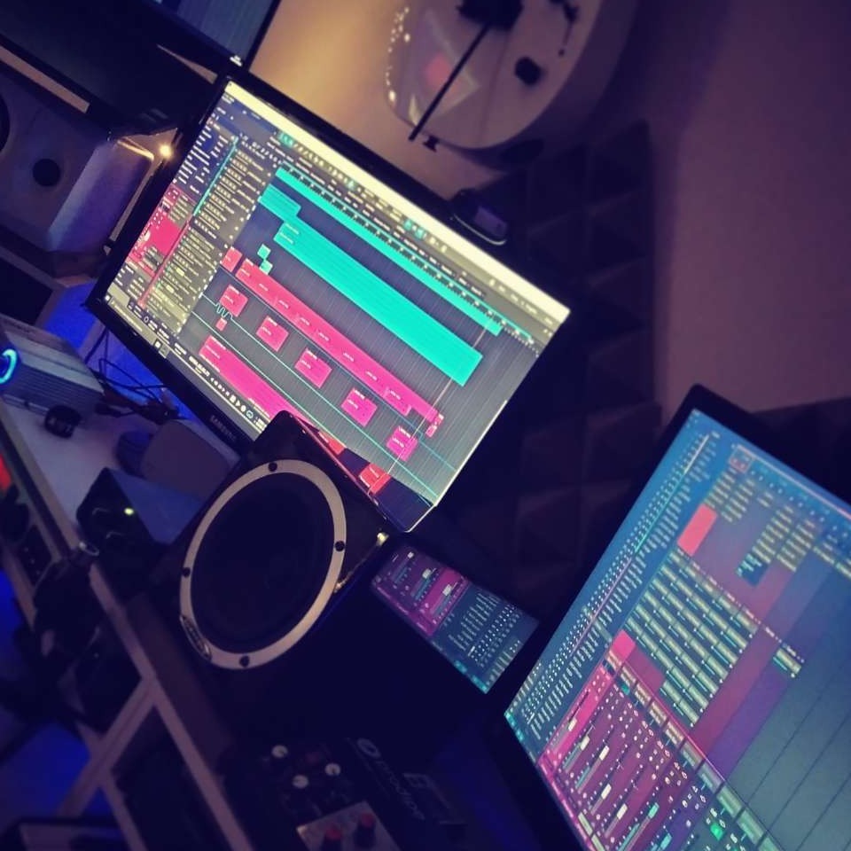 Elyas Run - Music Production & Visual